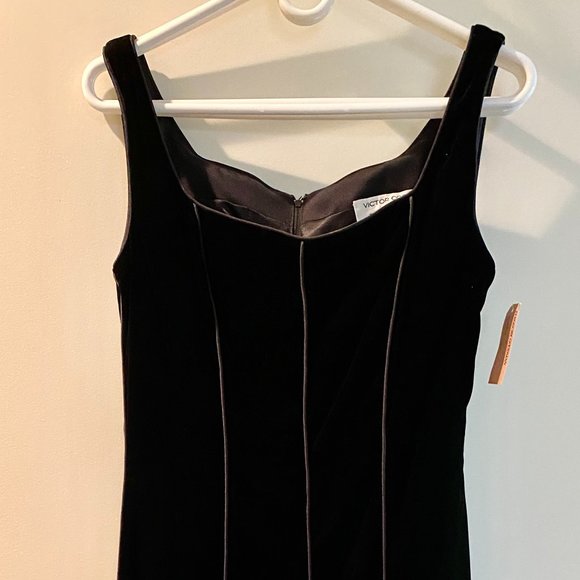 Victor Costa Dresses & Skirts - Victor costa for Bergdorf Goodman beautiful dress..size 12 with tags